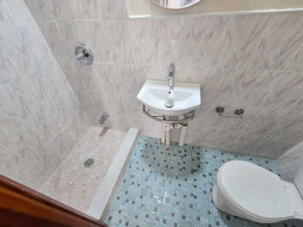 14 Chester Avenue 1F image 2 of 8
