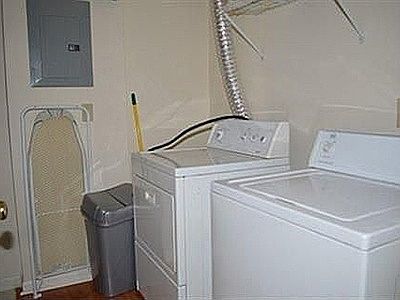 laundry room with washer dryer hookups