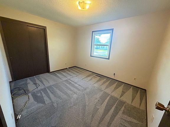 4th image of 225 W Lyons St