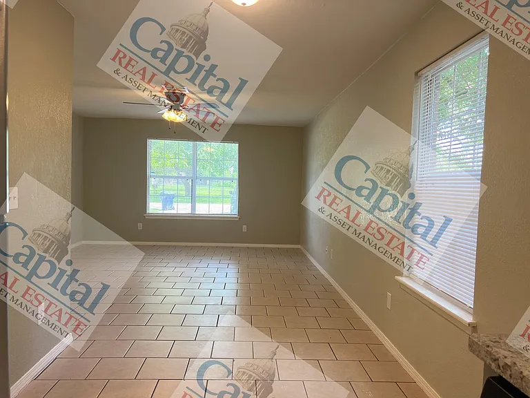 219 W Locust St — Photo 6