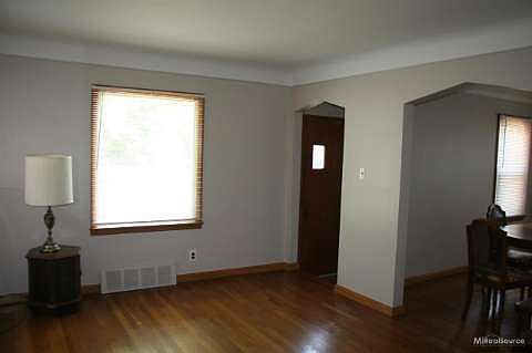 4th image of 1907 Lancaster St