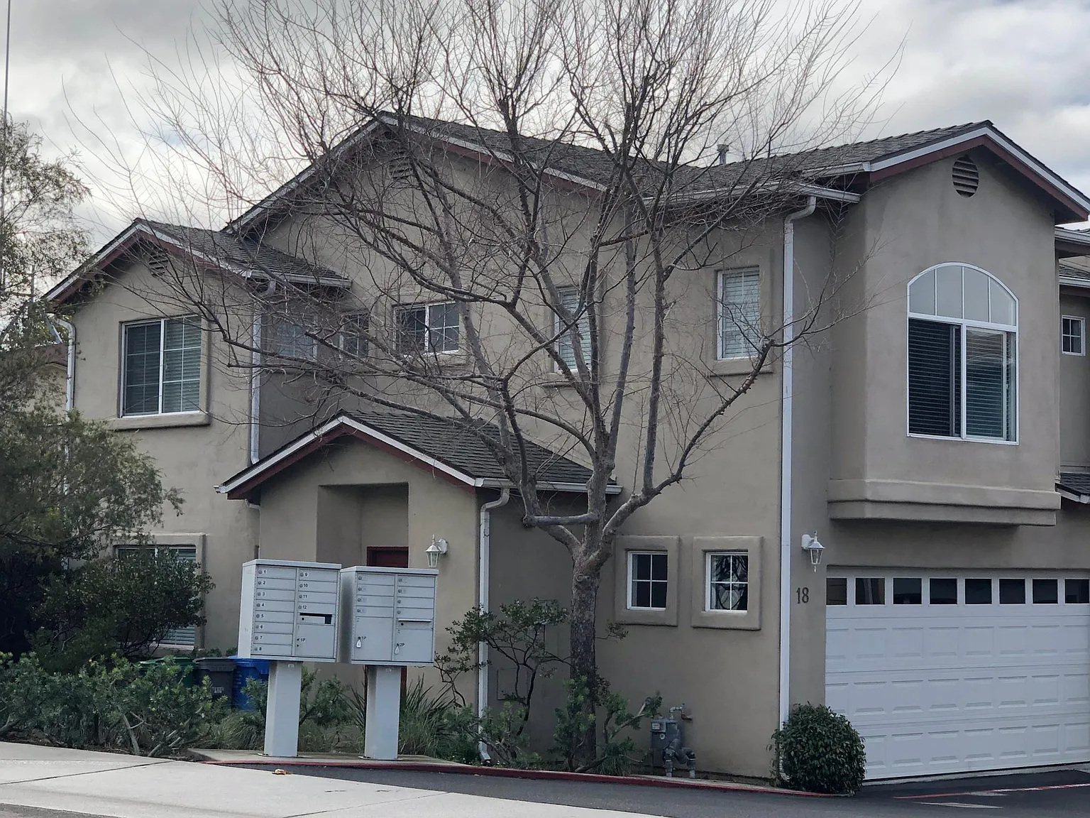 3 bed, 2.5 bath, 1258 sqft, $3,800 — Photo 1