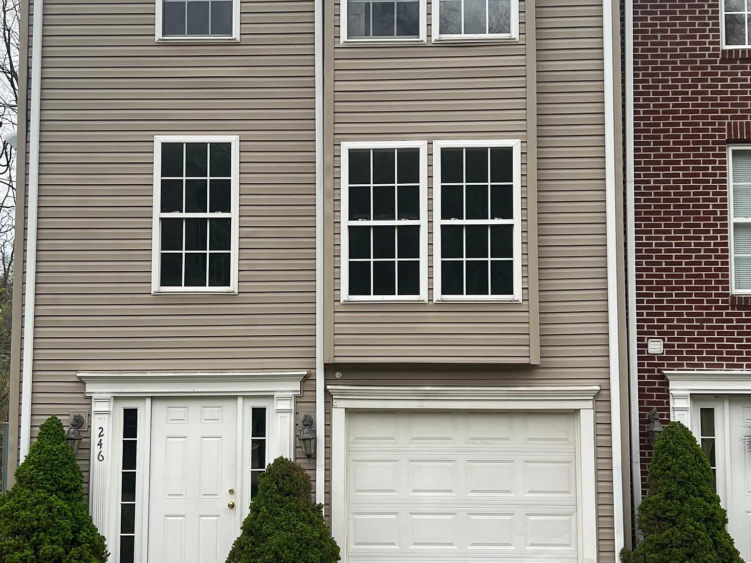 3 bed, 2.5 bath, 1500 sqft, $2,300 — Photo 1