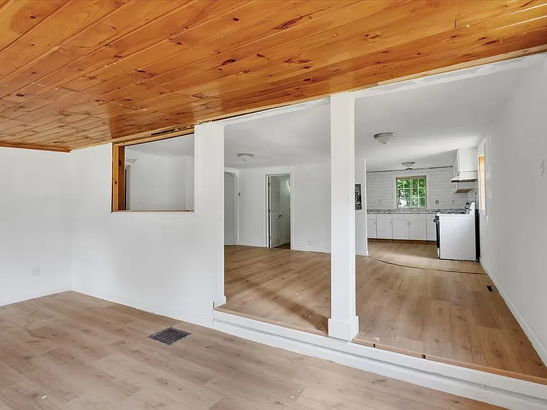 7 Clearwater St — Photo 2