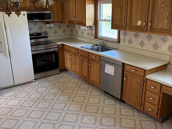 5th image of 38 Cora Ave