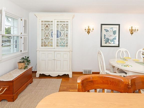 4th image of 40 Dunster Rd