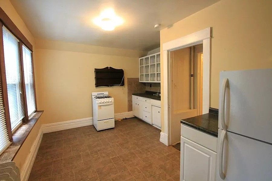 1st image of 1415 Van Buren Ave #1