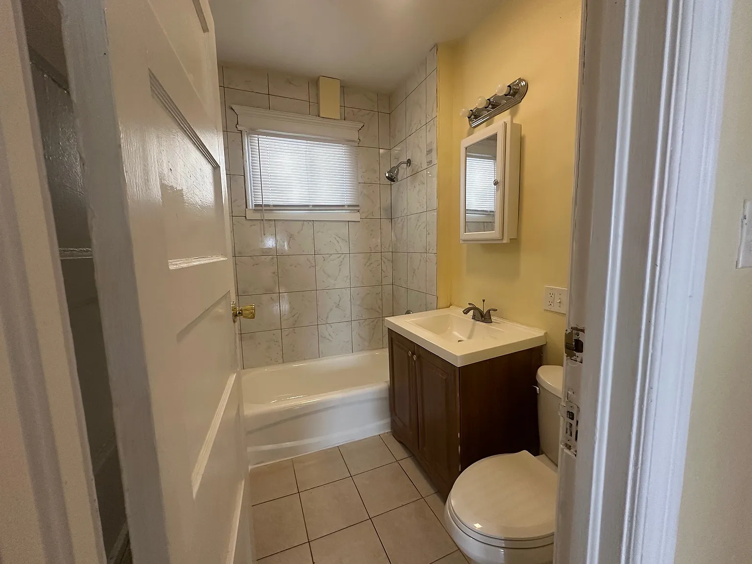 3 bed, 1100 sqft, $1,800 — Photo 3