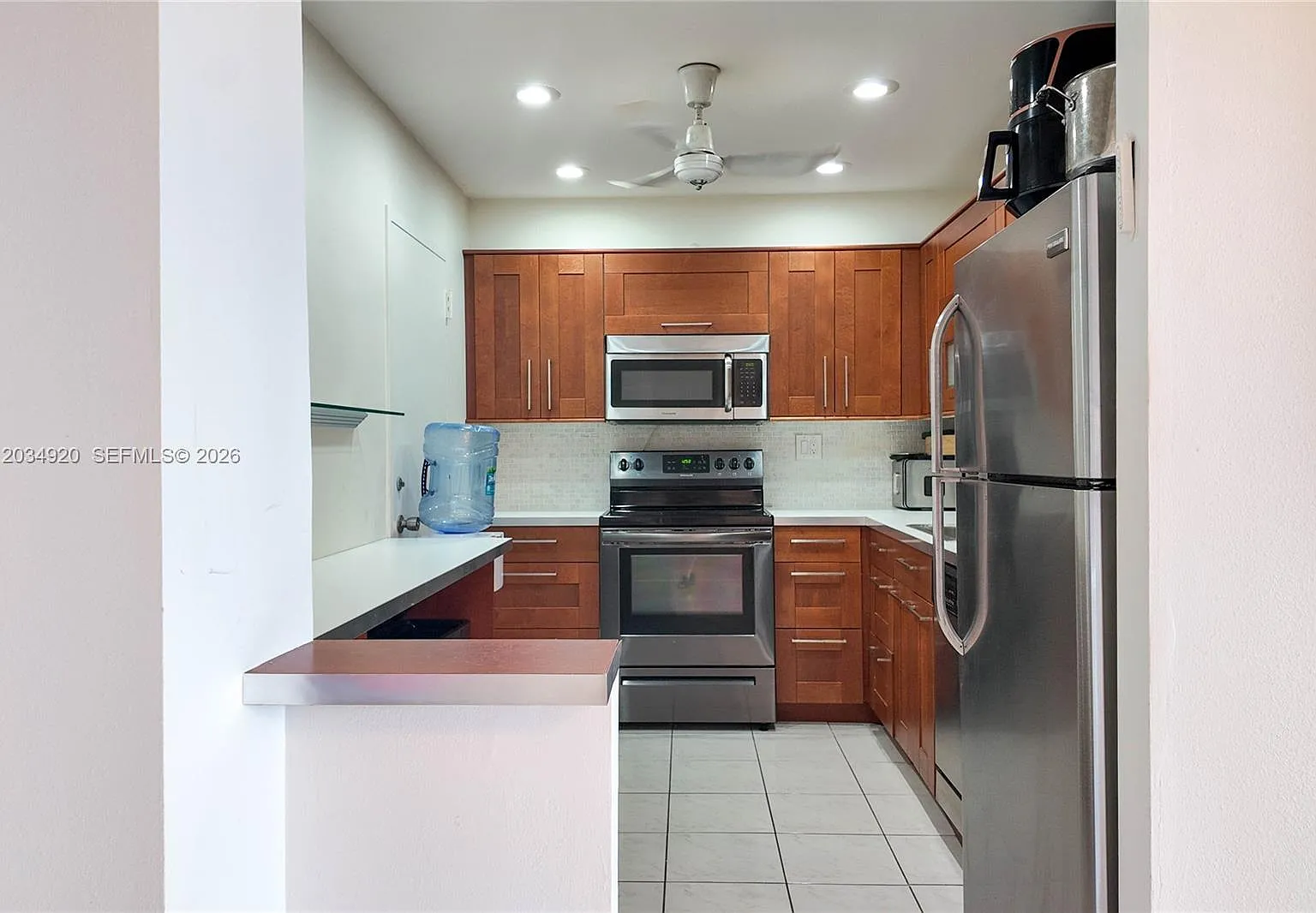Hemispheres Condo — Photo 3