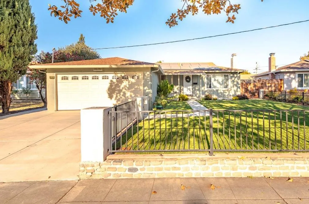 36348 Cedar Blvd photo 1