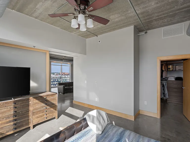 345 6th Ave N #605 — Photo 18
