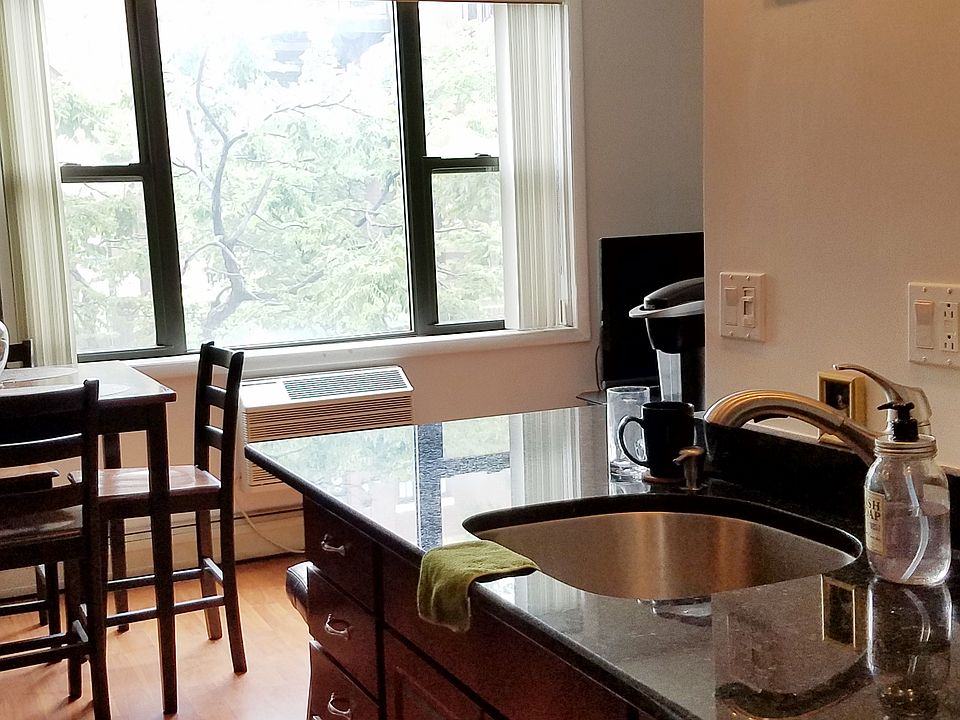 1st image of 722 W Diversey Pkwy APT 404