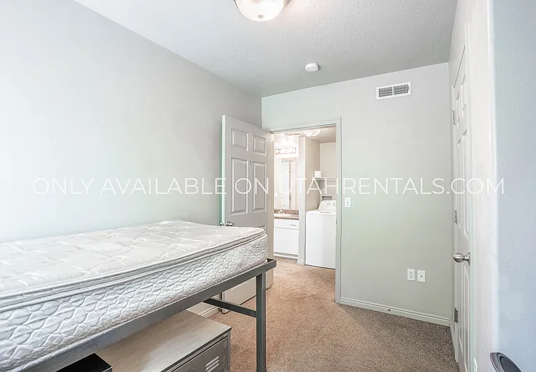 884 E 700 N #E1-1 — Photo 12