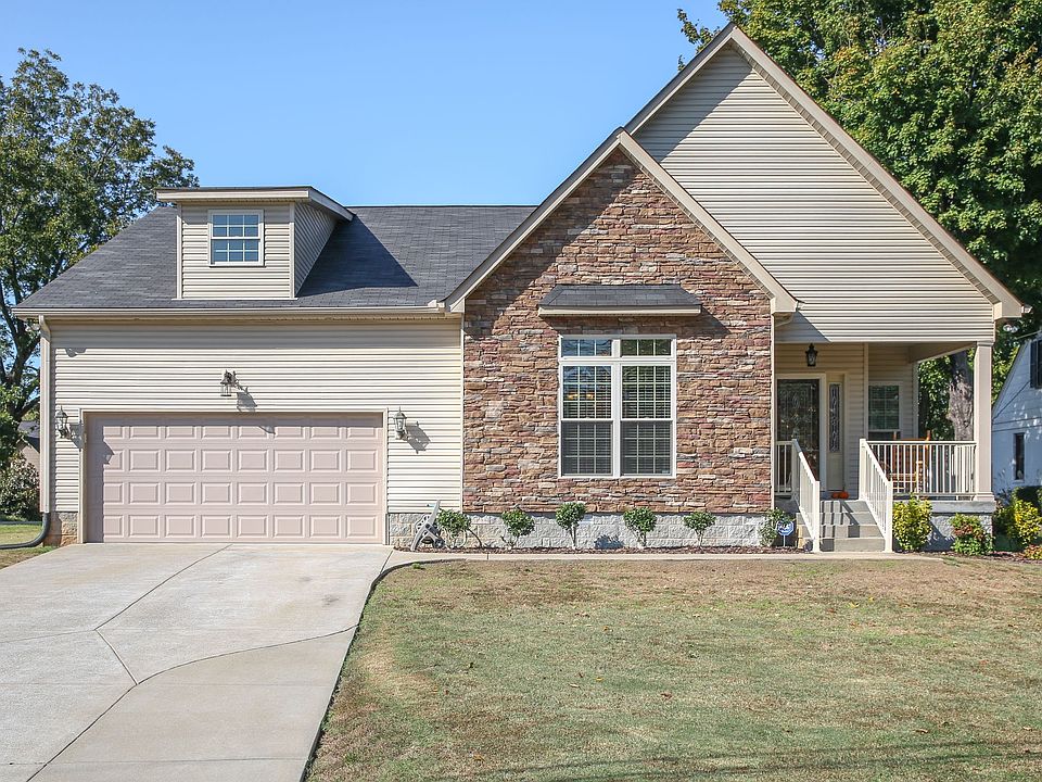 1st image of 725 Kingwood Dr