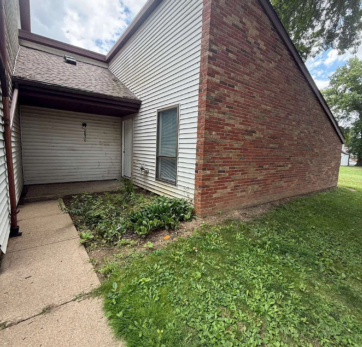 2 bed, 1.0 bath, 900 sqft, $850 — Photo 1