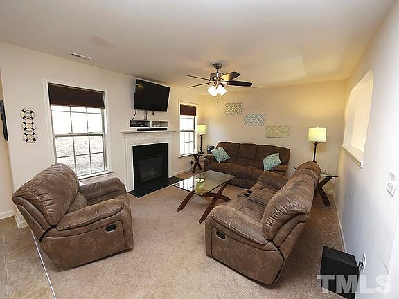 3rd image of 906 Ribbonleaf Ln