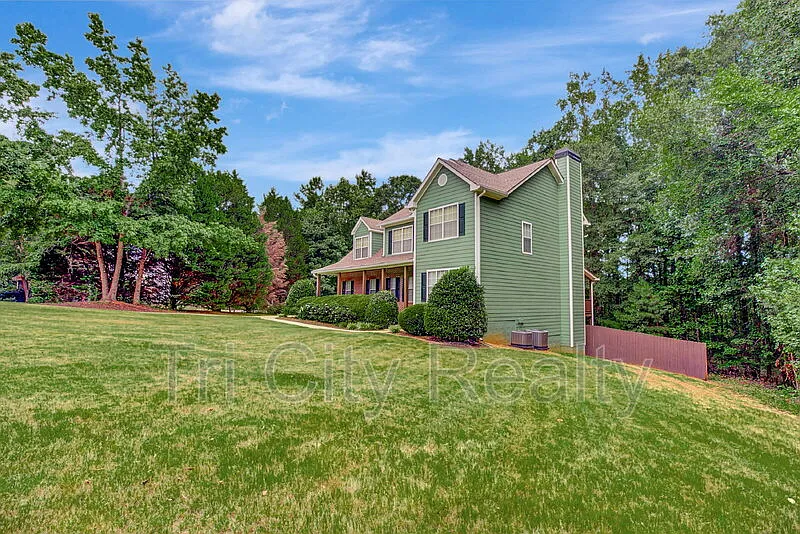 4 bed, 2.5 bath, 2233 sqft, $2,850 — Photo 3