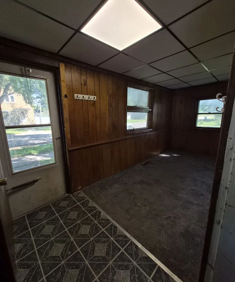 3 bed, 1144 sqft, $1,100 — Photo 2