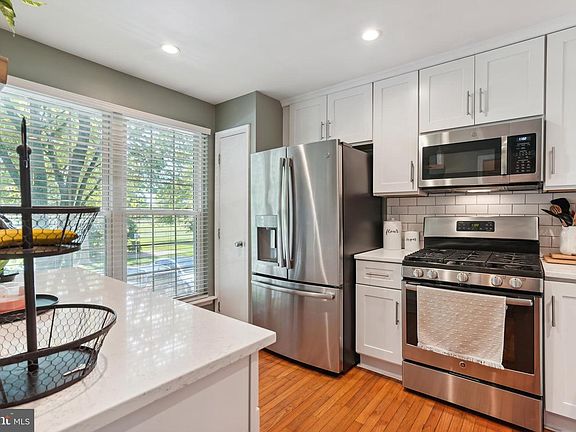 2nd image of 329 Bridle Crest Sq NE