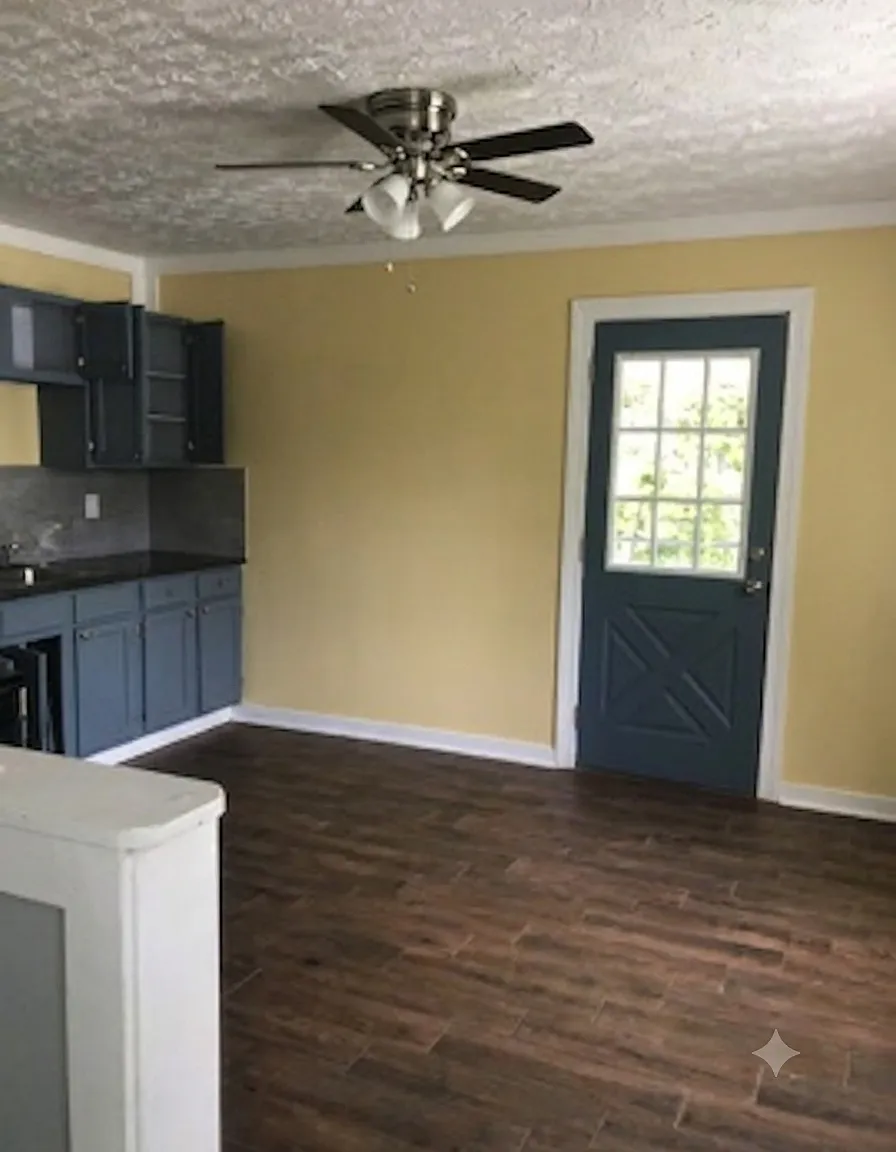 1 bed, 1000 sqft, $900 — Photo 1