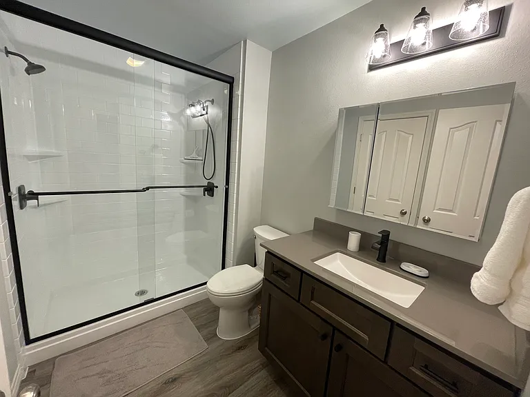 Upstairs full bathroom