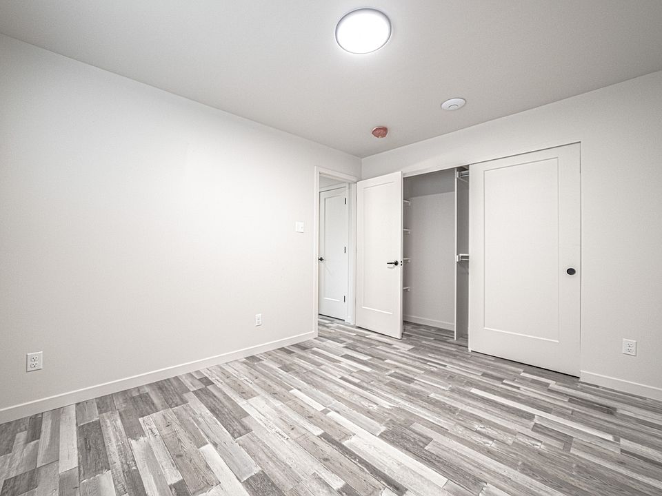 BR with closet