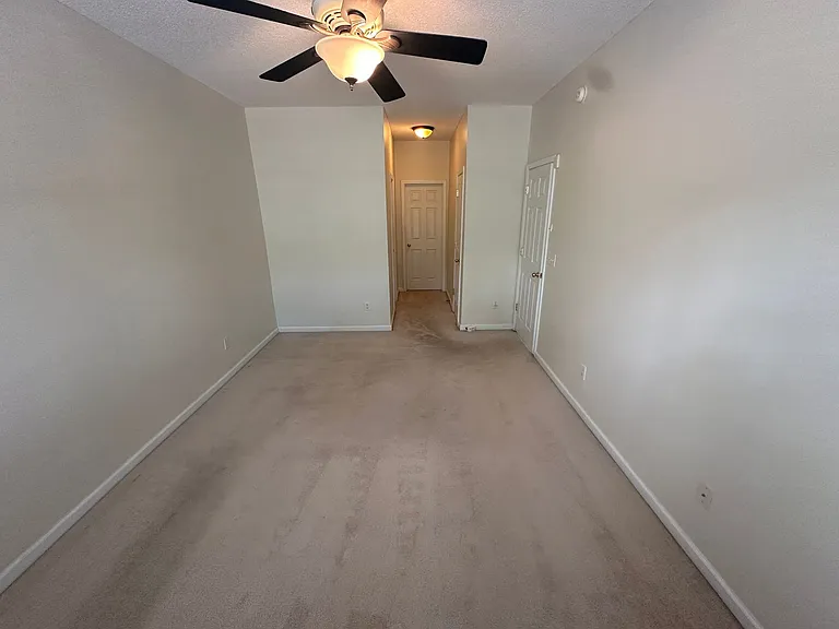 518 Auburn Square Dr — Photo 7