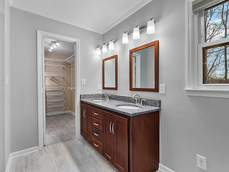 502 Westfield Ln — Photo 33