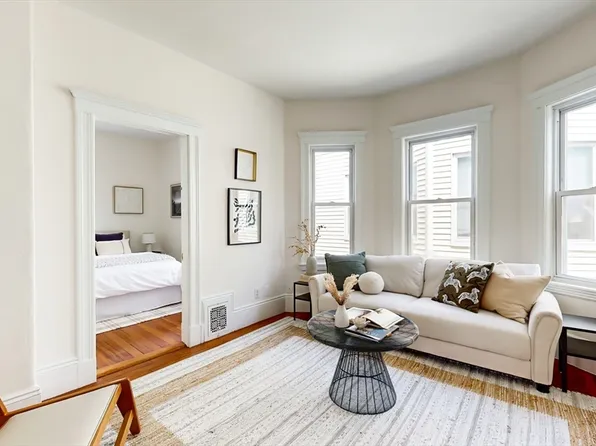 67 Washburn Ave #3, Cambridge, MA 02140