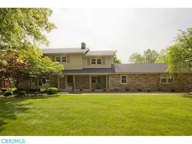 823 Strawberry Hill Rd W photo 1