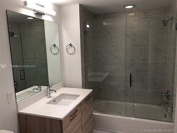 4th image of 16385 Biscayne Blvd Unit 1720