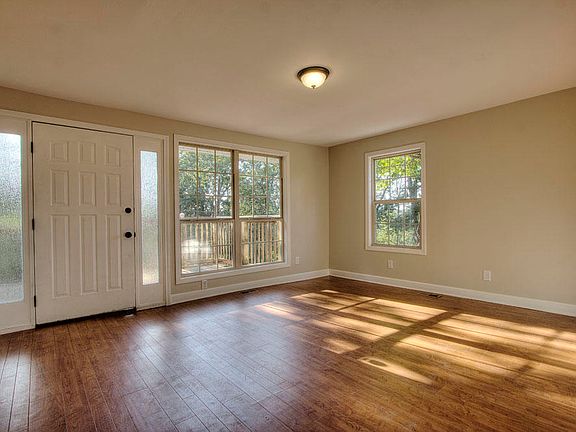 4th image of 2324 Waverly St