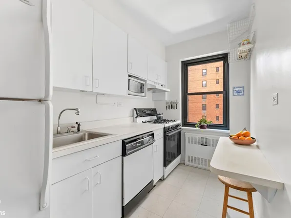 11 Riverside Drive image 5 of 12