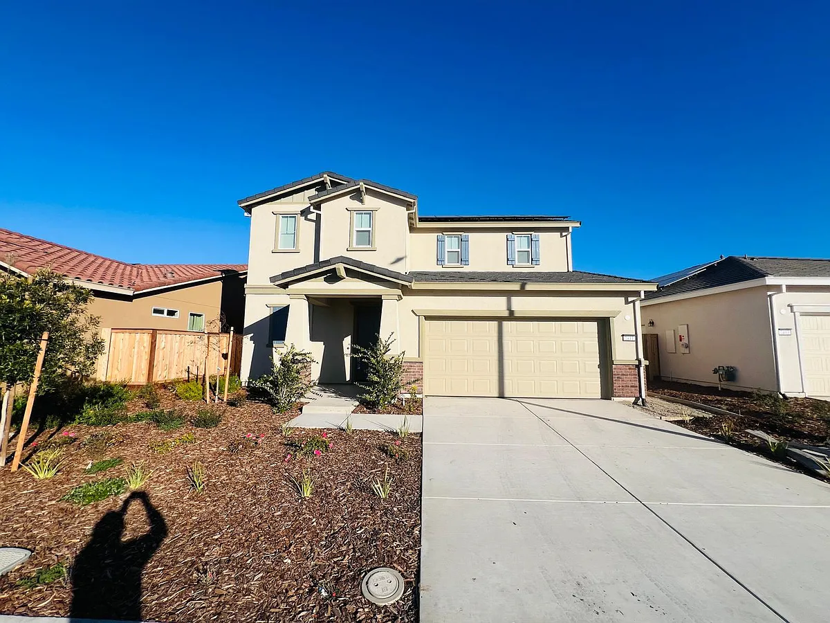 Building Photo - 2411 Barolo St