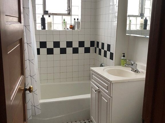 3rd image of 3652 N Janssen Ave #2RT