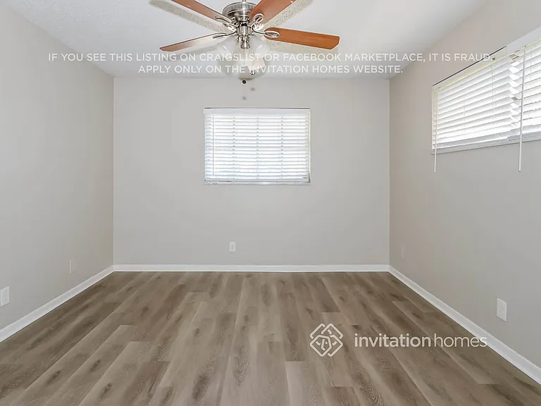 1132 Essex Dr — Photo 10