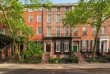 23 Washington Square North