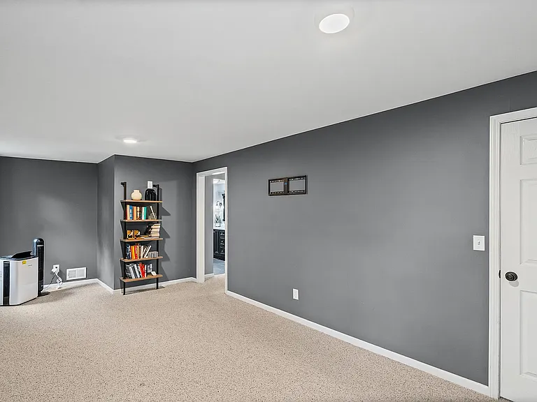 8345 Reinhardt St — Photo 20