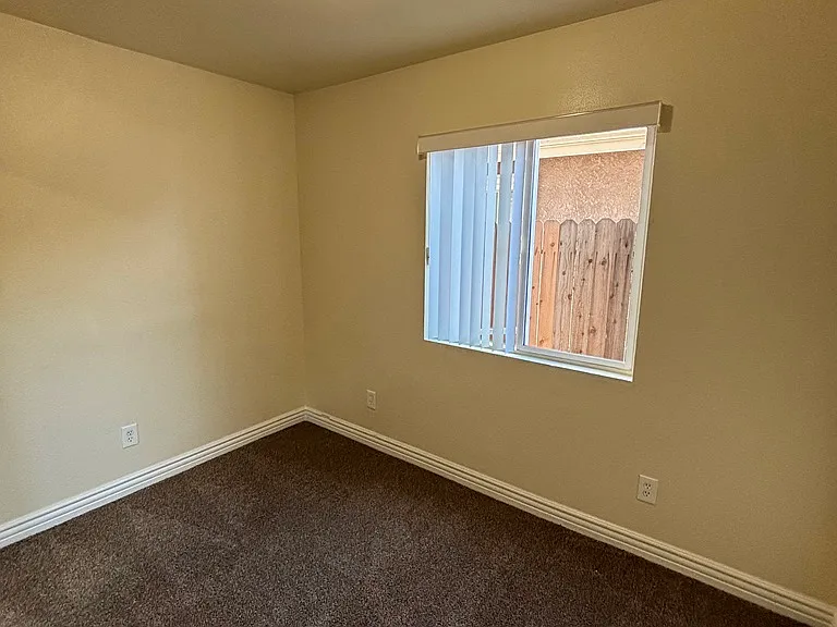 10504 S San Pedro St — Photo 9