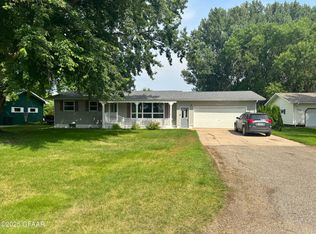 9524 11th Ave SW, Cavalier, ND 58220