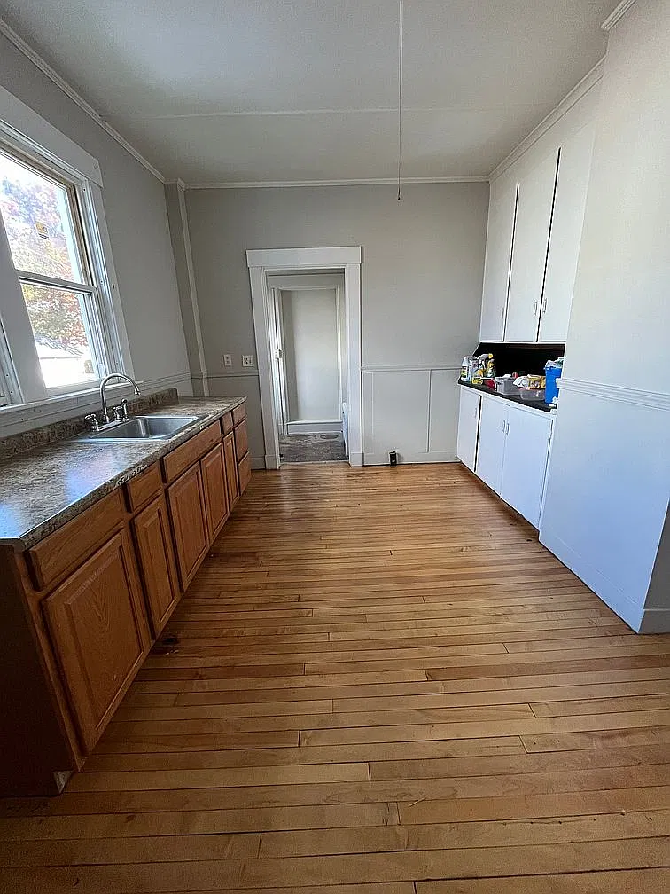 2 bed, 950 sqft, $1,800 — Photo 3