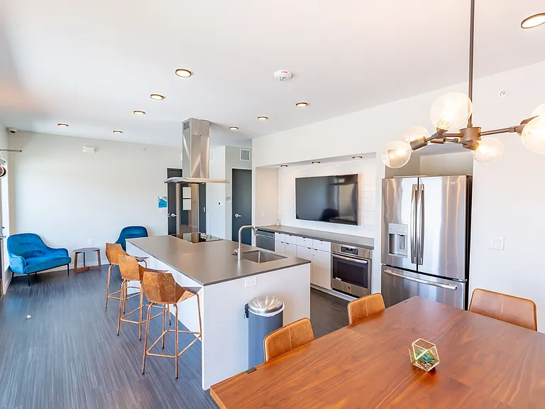 Rowat Lofts Apartments — Photo 20