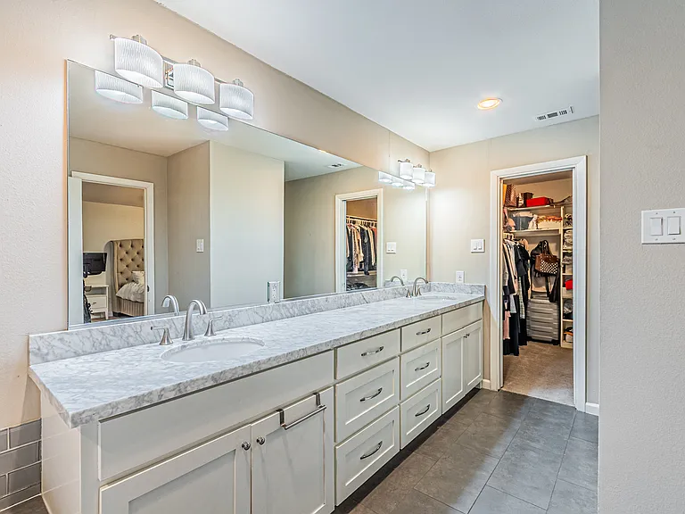 6935 Kingshollow Dr — Photo 32