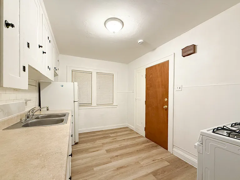 17214 Roselawn St #2 — Photo 11