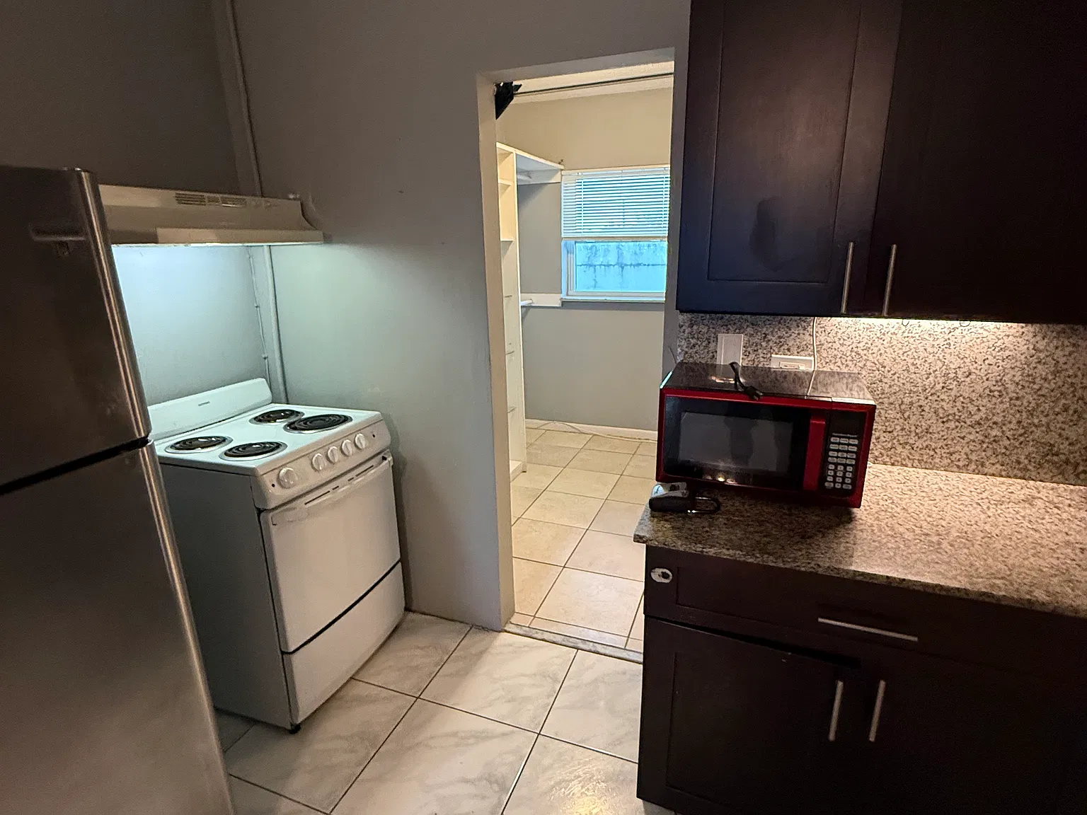 Studio, 5000 sqft, $1,400 — Photo 2