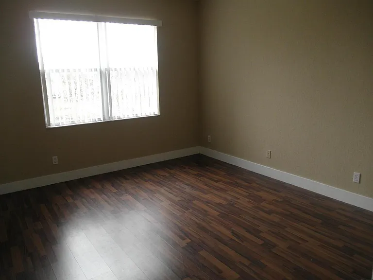 1011 Pipers Cay Dr — Photo 7