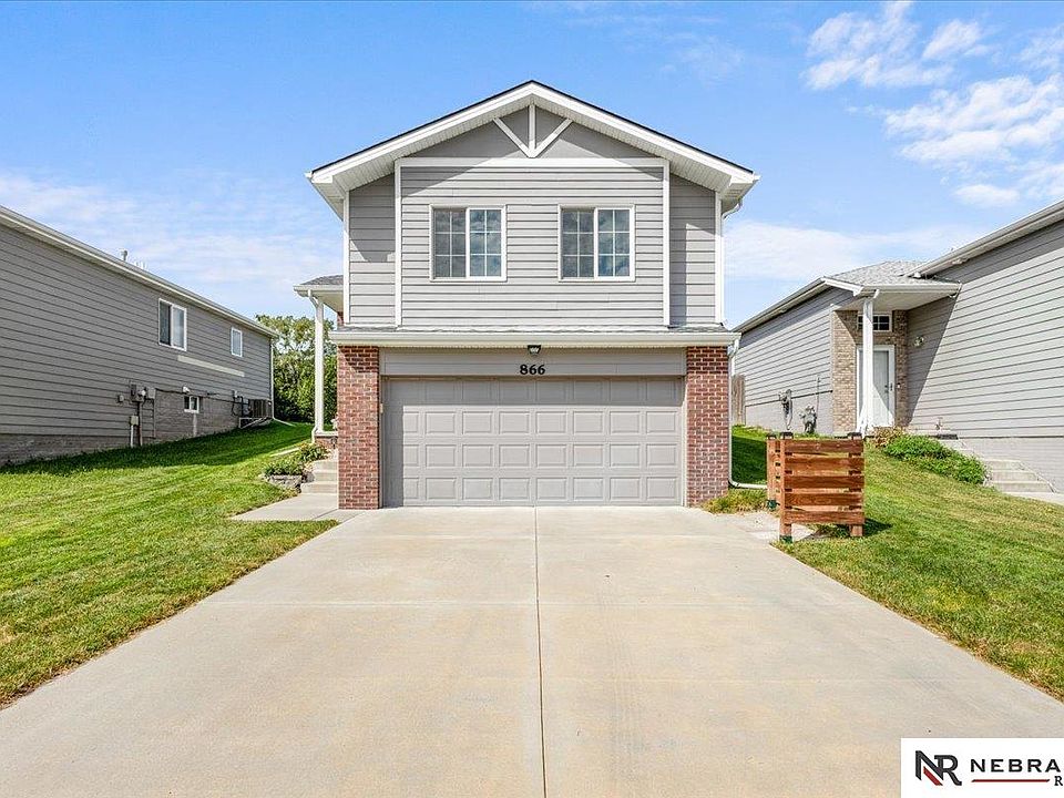 1st image of 866 Barker Ln