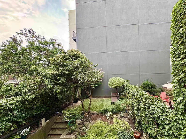542 Clinton St #1 — Photo 7