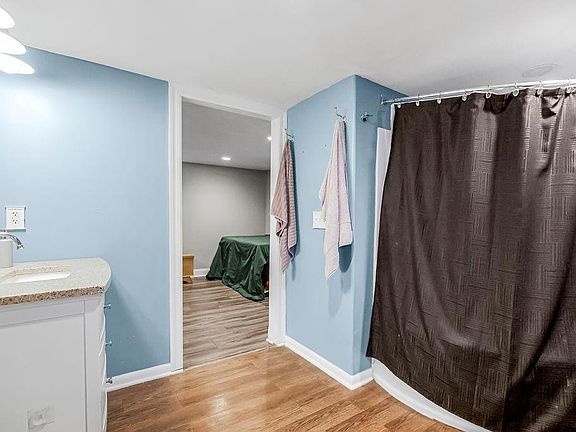 4th image of 3227 Donnelly Ave