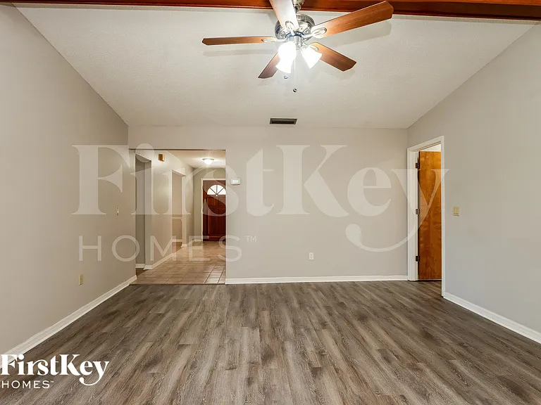 913 Sylvia Dr — Photo 12